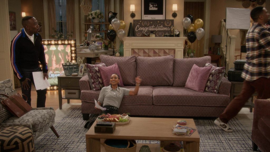 Apple iMac and Nike Sneakers in Poppa's House S01E10 “Elevator Friend” (2025) (Image 22)