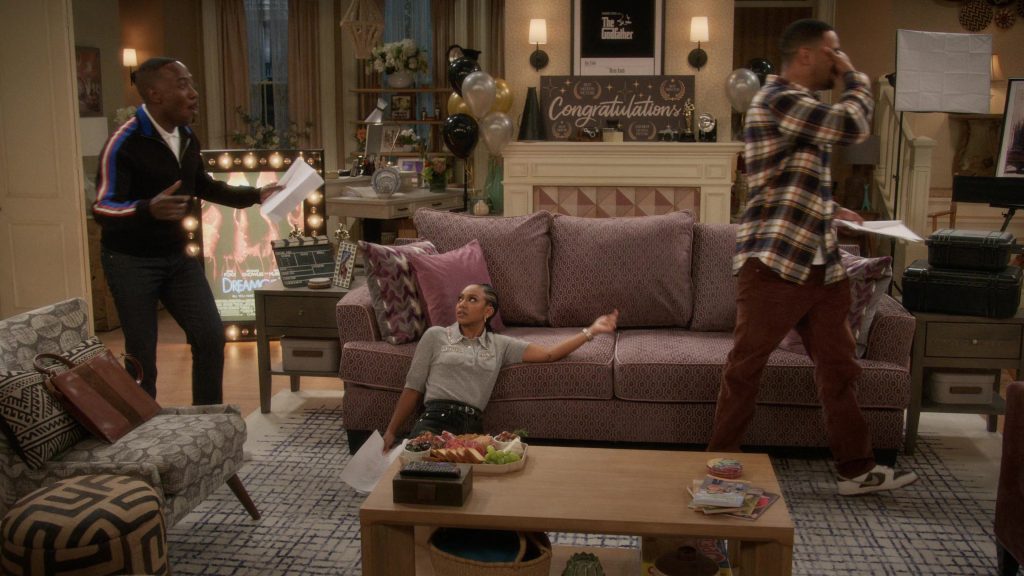 Apple iMac and Nike Sneakers in Poppa's House S01E10 “Elevator Friend” (2025) (Image 23)
