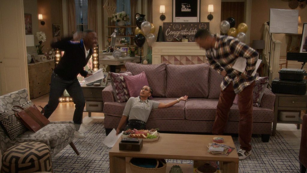Apple iMac and Nike Sneakers in Poppa's House S01E10 “Elevator Friend” (2025) (Image 24)