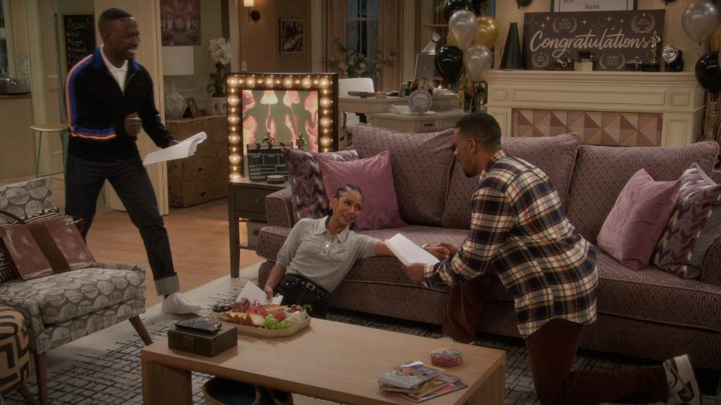 Apple iMac and Nike Sneakers in Poppa's House S01E10 “Elevator Friend” (2025) (Image 26)