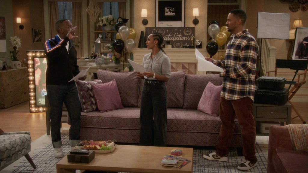 Apple iMac and Nike Sneakers in Poppa's House S01E10 “Elevator Friend” (2025) (Image 32)