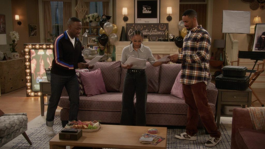 Apple iMac and Nike Sneakers in Poppa's House S01E10 “Elevator Friend” (2025) (Image 35)