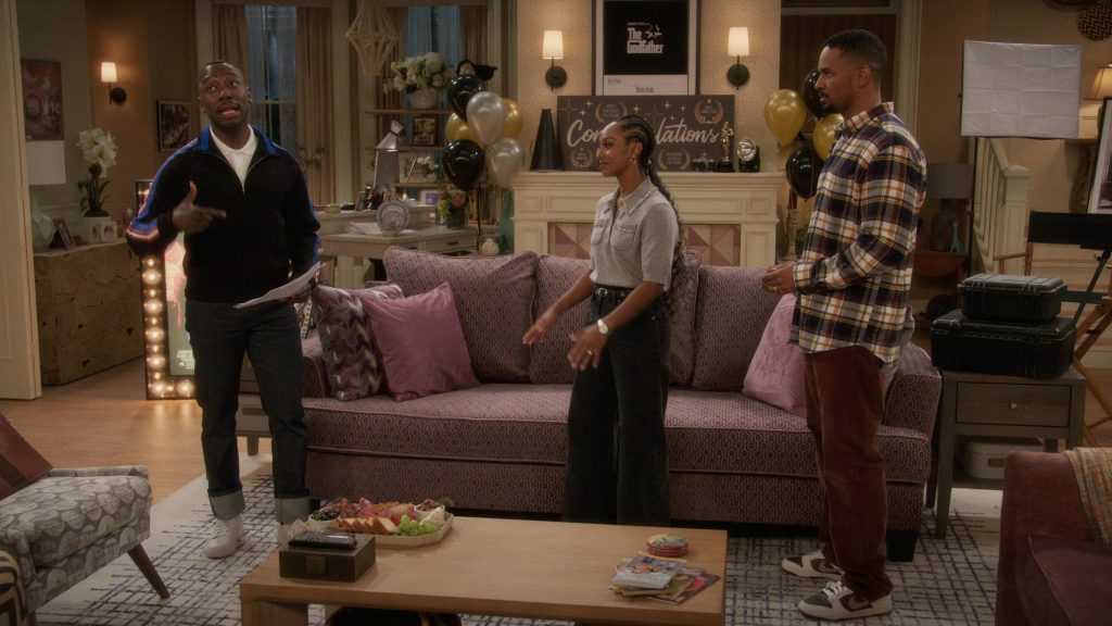 Apple iMac and Nike Sneakers in Poppa's House S01E10 “Elevator Friend” (2025) (Image 38)
