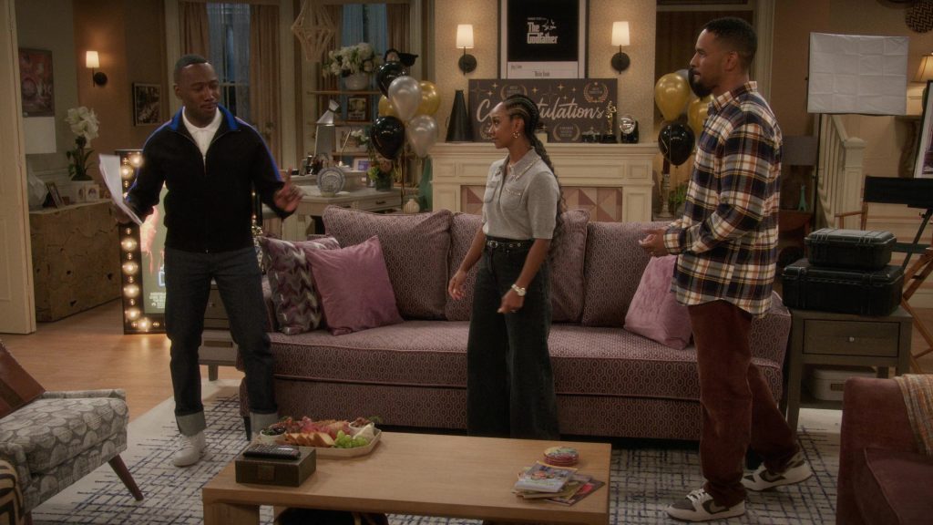 Apple iMac and Nike Sneakers in Poppa's House S01E10 “Elevator Friend” (2025) (Image 41)