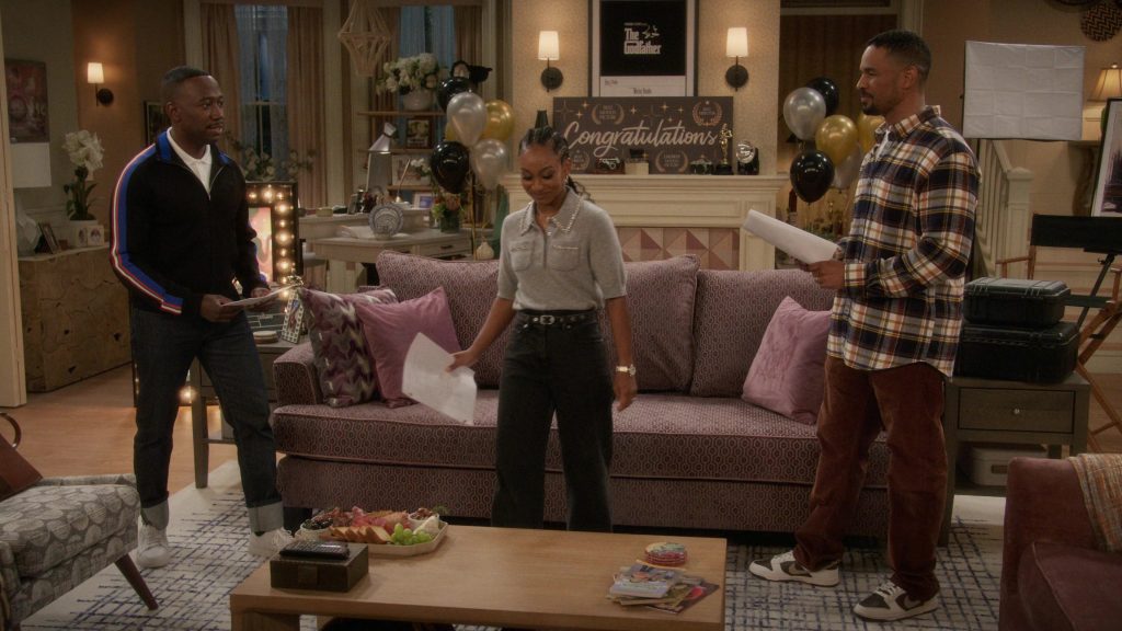 Apple iMac and Nike Sneakers in Poppa's House S01E10 “Elevator Friend” (2025) (Image 43)