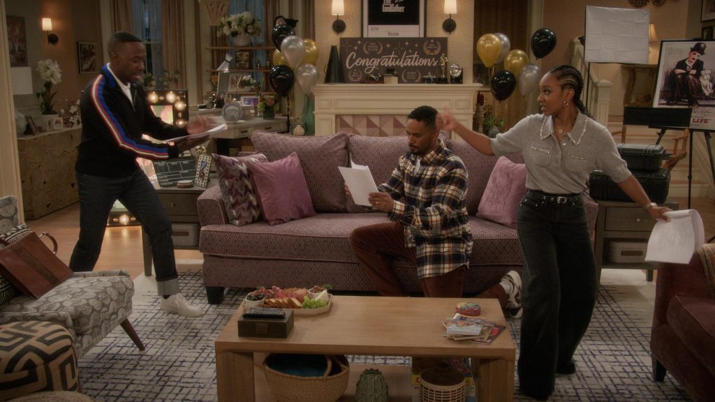 Apple iMac and Nike Sneakers in Poppa's House S01E10 “Elevator Friend” (2025) (Image 44)