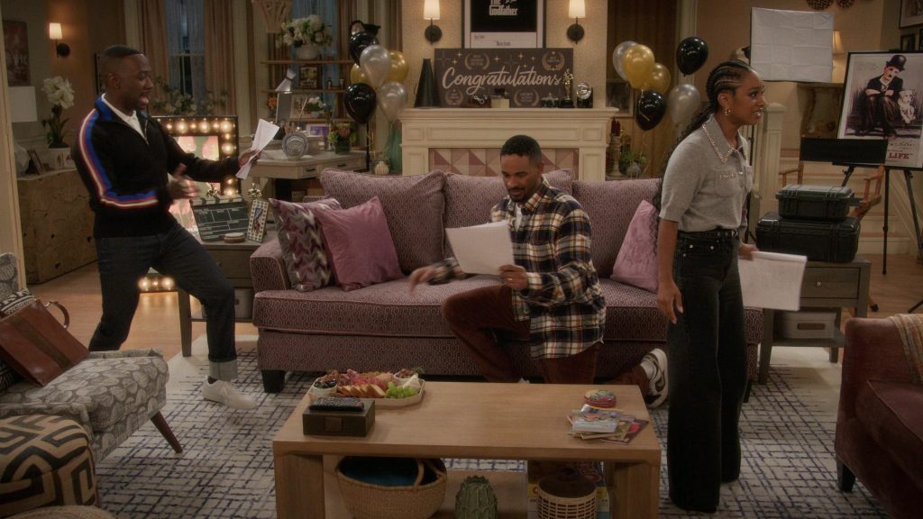 Apple iMac and Nike Sneakers in Poppa's House S01E10 “Elevator Friend” (2025) (Image 45)