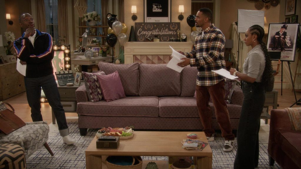Apple iMac and Nike Sneakers in Poppa's House S01E10 “Elevator Friend” (2025) (Image 47)