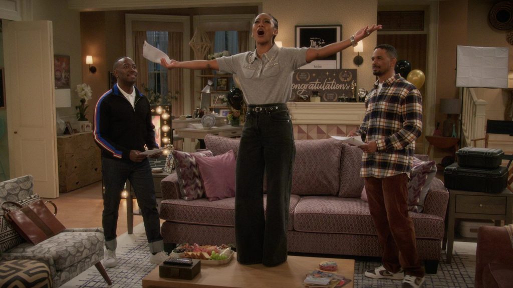 Apple iMac and Nike Sneakers in Poppa's House S01E10 “Elevator Friend” (2025) (Image 53)