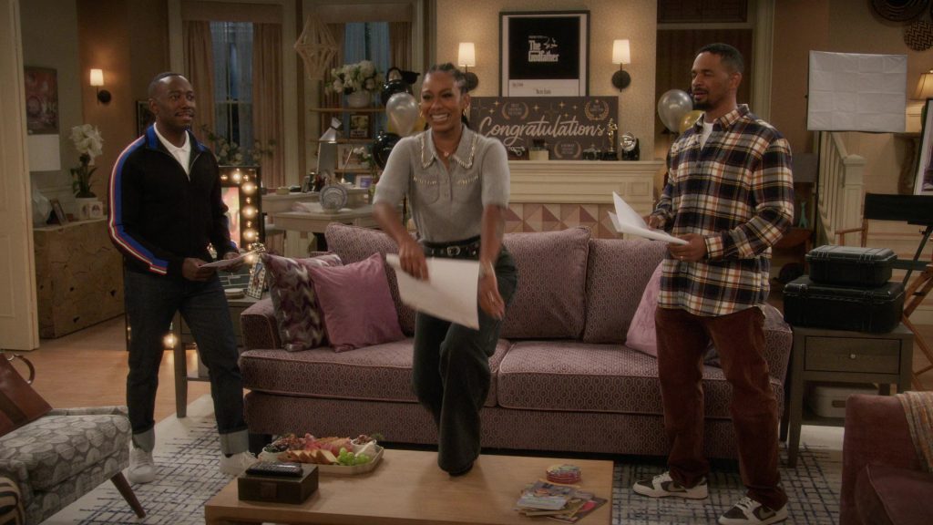 Apple iMac and Nike Sneakers in Poppa's House S01E10 “Elevator Friend” (2025) (Image 55)