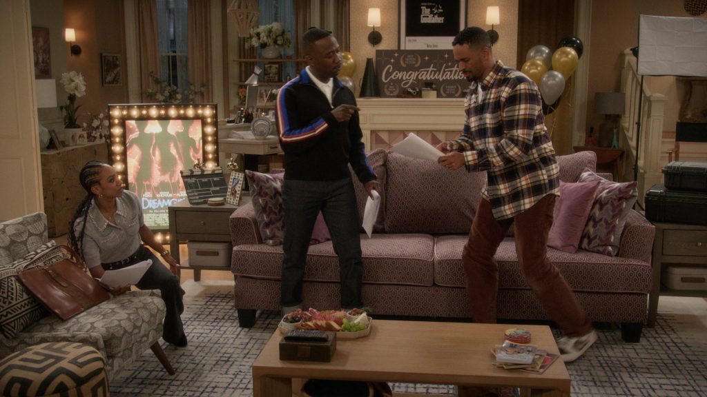 Apple iMac and Nike Sneakers in Poppa's House S01E10 “Elevator Friend” (2025) (Image 7)