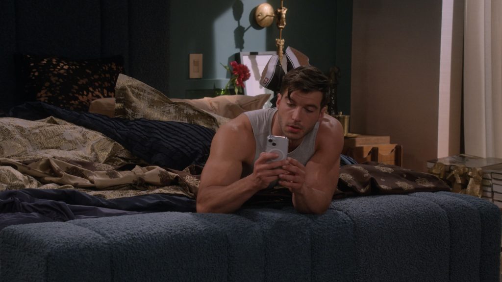Apple iPhone, Vans Shoes in Mid-Century Modern S01E06 “Maid Serviced” (2025) (Image 1)