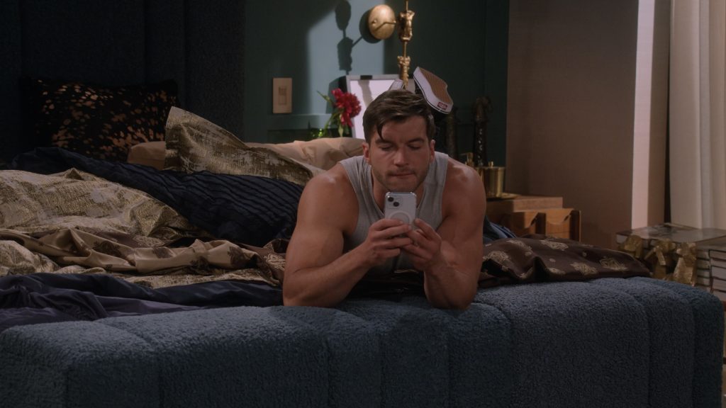 Apple iPhone, Vans Shoes in Mid-Century Modern S01E06 “Maid Serviced” (2025) (Image 2)