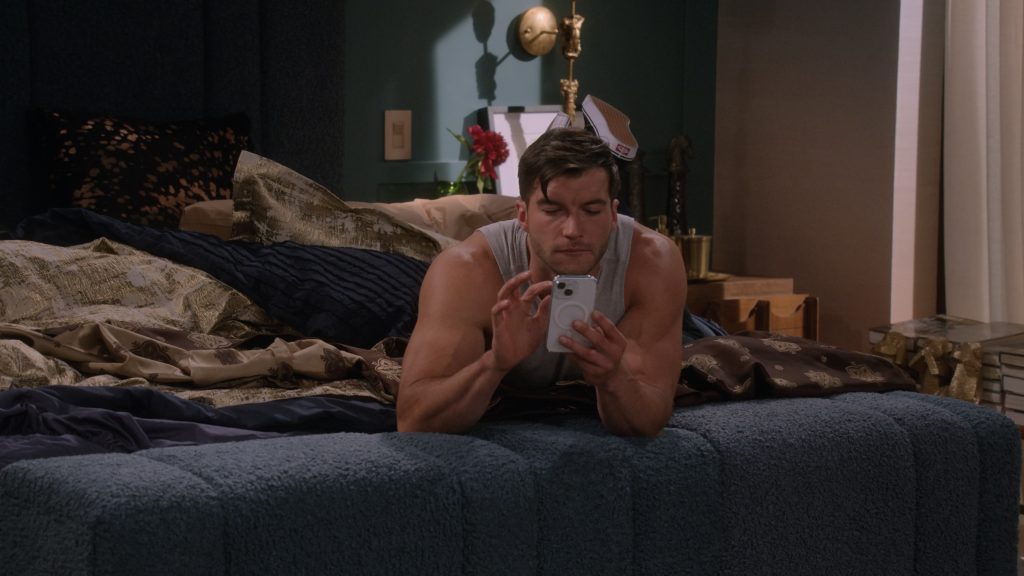 Apple iPhone, Vans Shoes in Mid-Century Modern S01E06 “Maid Serviced” (2025) (Image 3)
