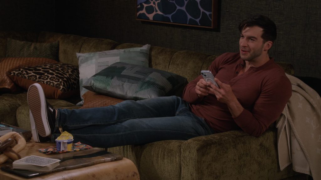 Apple iPhone, Vans Shoes in Mid-Century Modern S01E06 “Maid Serviced” (2025) (Image 7)
