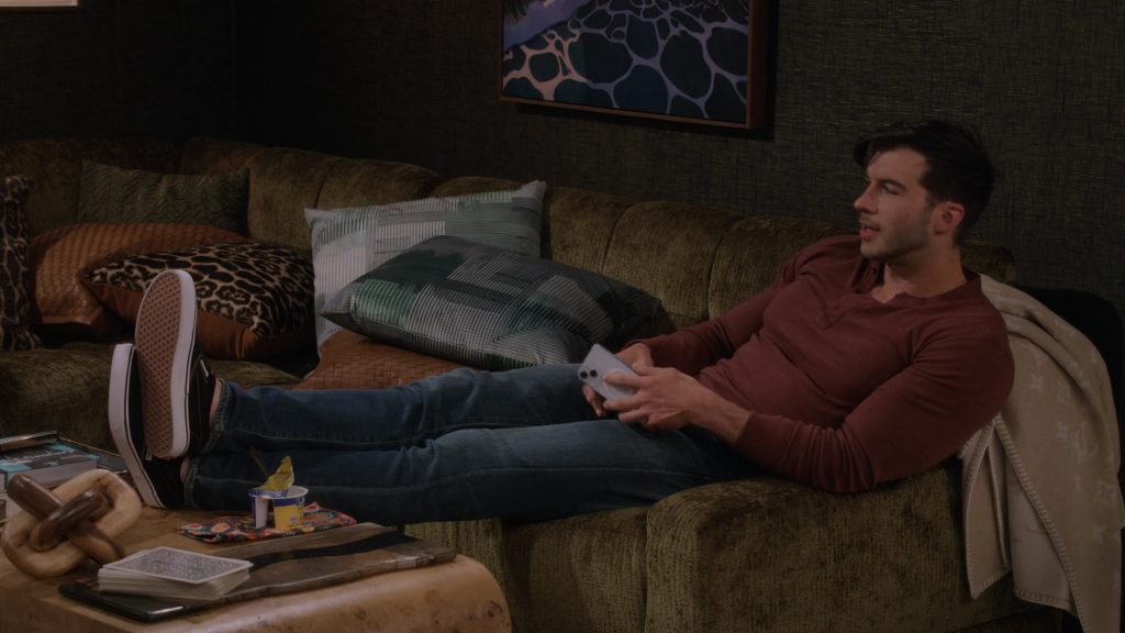 Apple iPhone, Vans Shoes in Mid-Century Modern S01E06 “Maid Serviced” (2025) (Image 8)