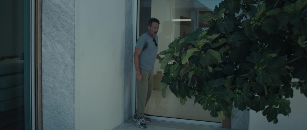 Asics GEL-NYC sneaker in Malice S01E06 (2025) (Image 4)