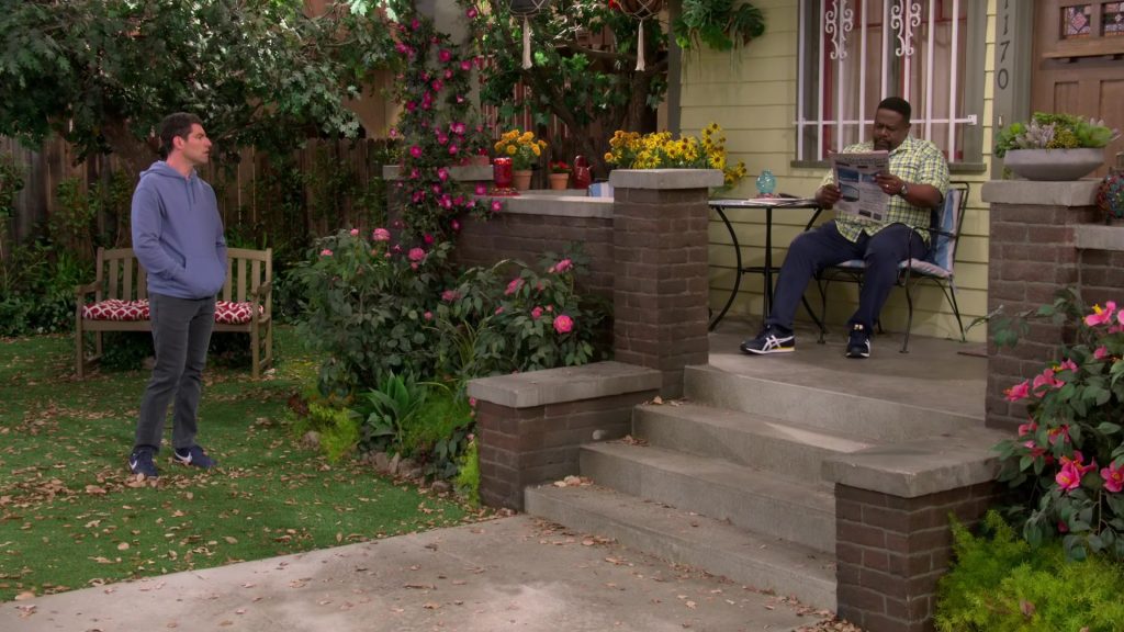 Asics Men's Shoes of Cedric the Entertainer as Calvin in The Neighborhood S03E16 “Welcome to the Test Run” (2021) (Image 1)