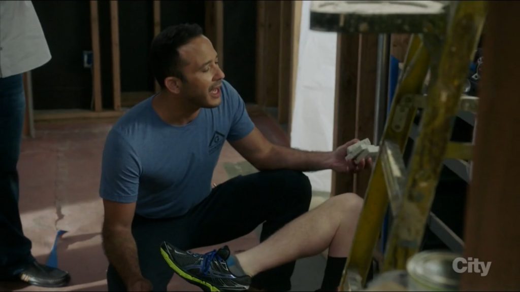 Asics Shoes Worn by Jesse Tyler Ferguson in Modern Family - Catch of the Day (2017) (Image 4)