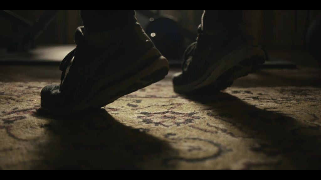Asics Sneakers in American Rust - Broken Justice S02E02 “The Golden Goose” (2024) (Image 2)