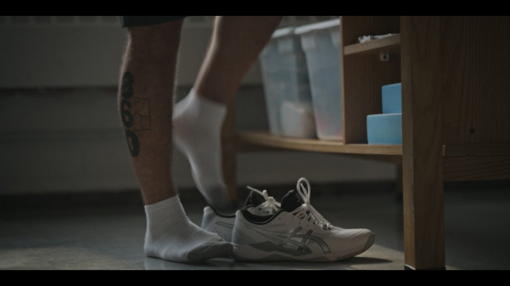 Asics Sneakers in American Sports Story S01E04 “Birthday Money” (2024) (Image 1)