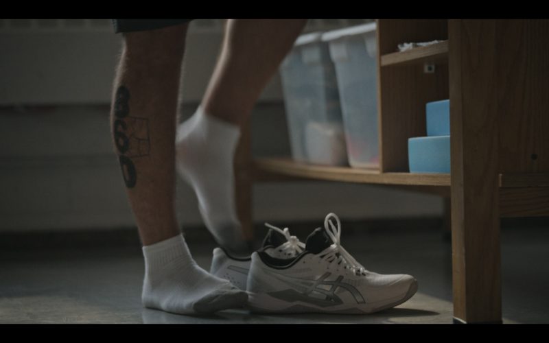 Asics Sneakers in American Sports Story S01E04 “Birthday Money” (2024) (Image 1)