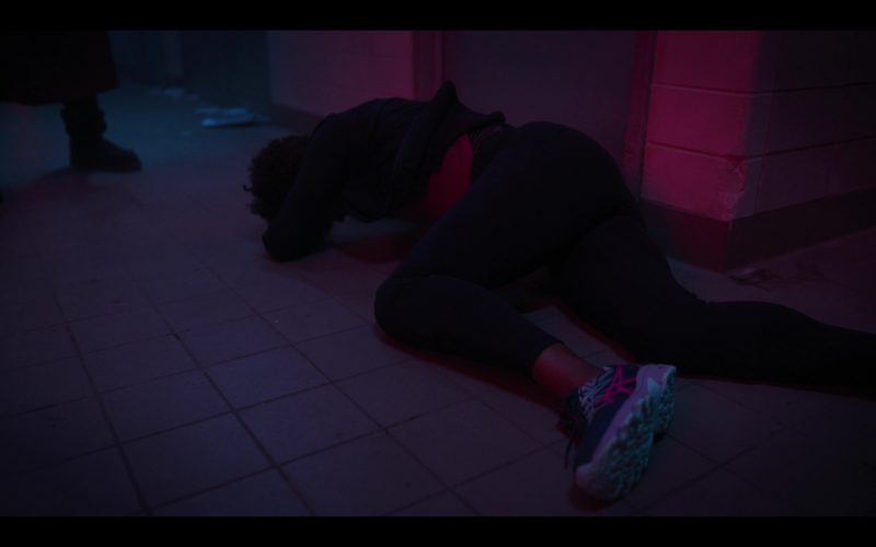 Asics Sneakers in Die Hart 2 - Die Harter (2024) (Image 1)