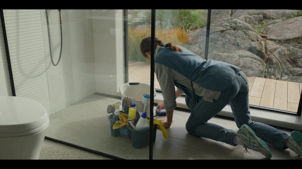 Asics Women's Shoes of Margaret Qualley as Alex in Maid S01E01 “Dollar Store” (2021) (Image 1)