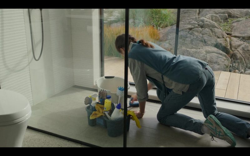 Asics Women's Shoes of Margaret Qualley as Alex in Maid S01E01 “Dollar Store” (2021) (Image 1)
