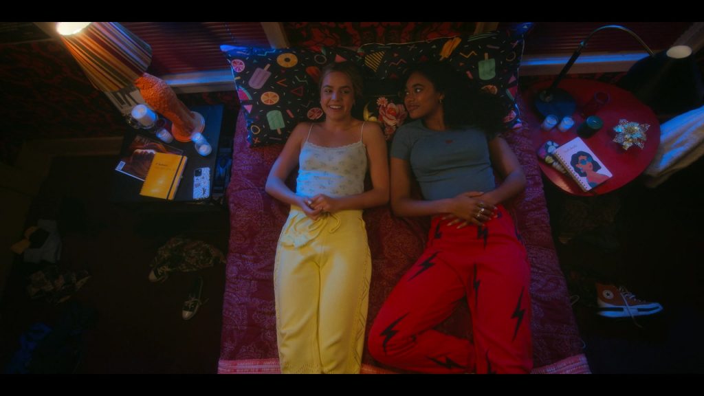 Aviator Nation Pants and Converse Shoes in Pretty Little Liars - Original Sin S02E05 “Chapter Fifteen - Friday the 13th” (2024) (Image 3)