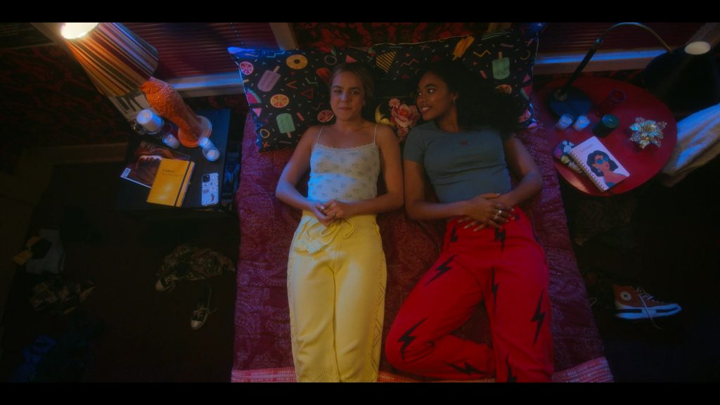 Aviator Nation Pants and Converse Shoes in Pretty Little Liars - Original Sin S02E05 “Chapter Fifteen - Friday the 13th” (2024) (Image 4)