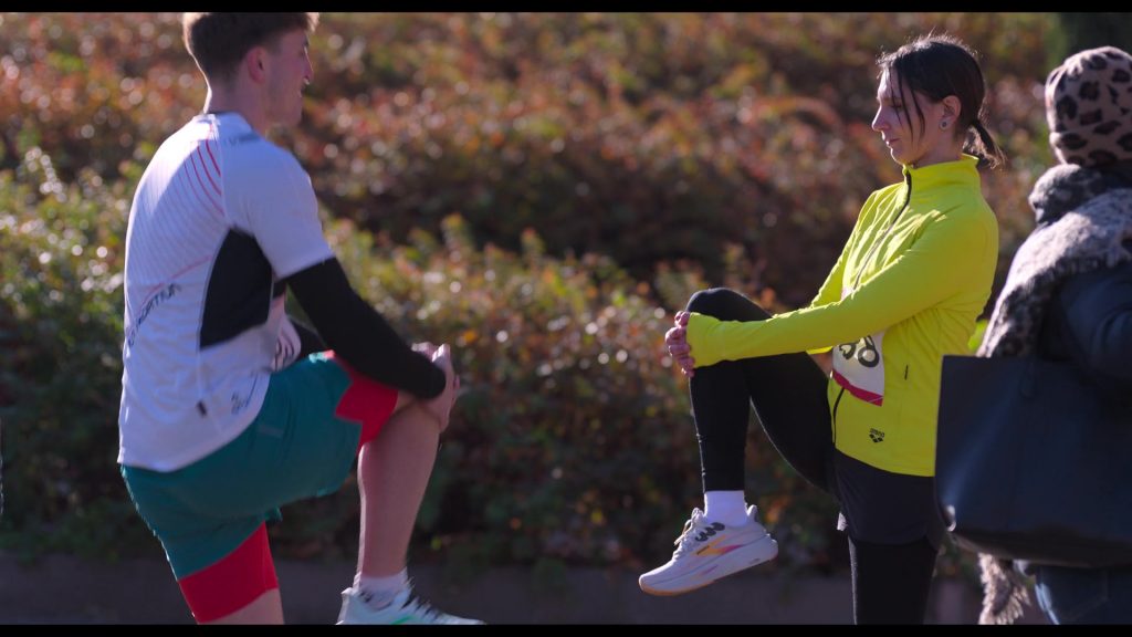 Brooks Ghost 17 women's running shoes in The Four Seasons S02E08 “Maratona” (2026) (Image 2)