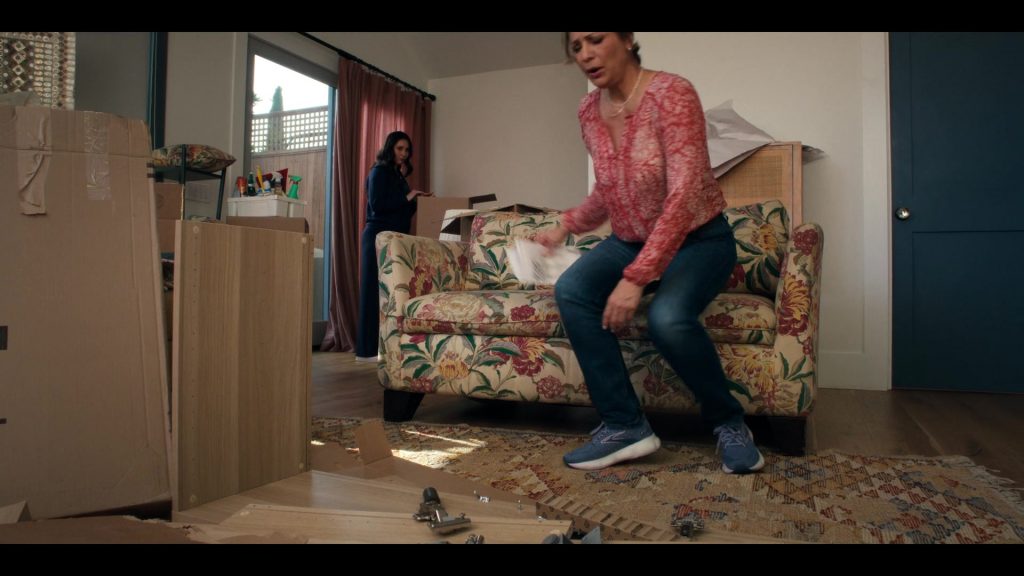 Brooks Women's Glycerin Stealthfit 20 running shoe in blue in A Man on the Inside S02E08 “Final Exams” (2025) (Image 1)