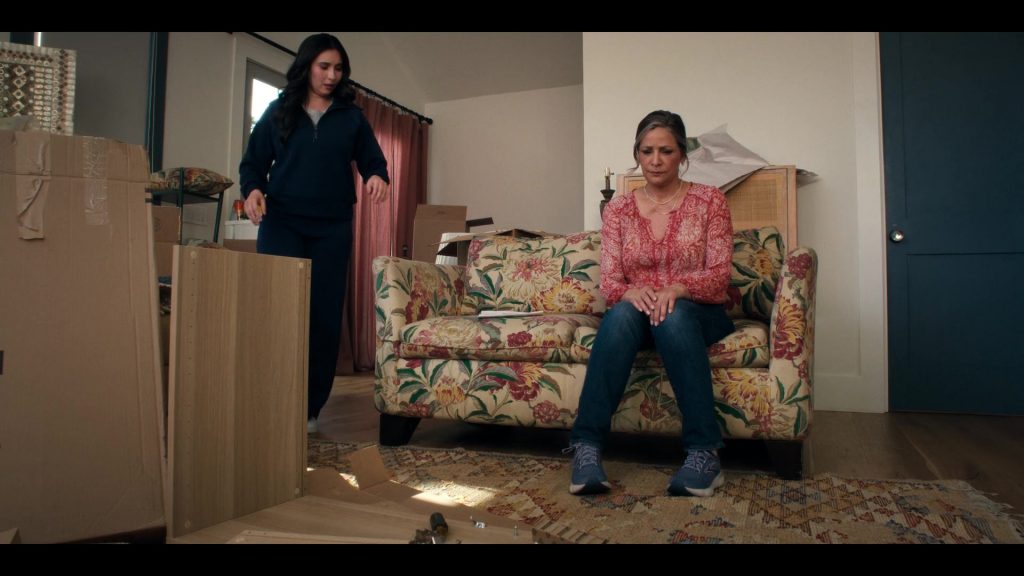 Brooks Women's Glycerin Stealthfit 20 running shoe in blue in A Man on the Inside S02E08 “Final Exams” (2025) (Image 2)