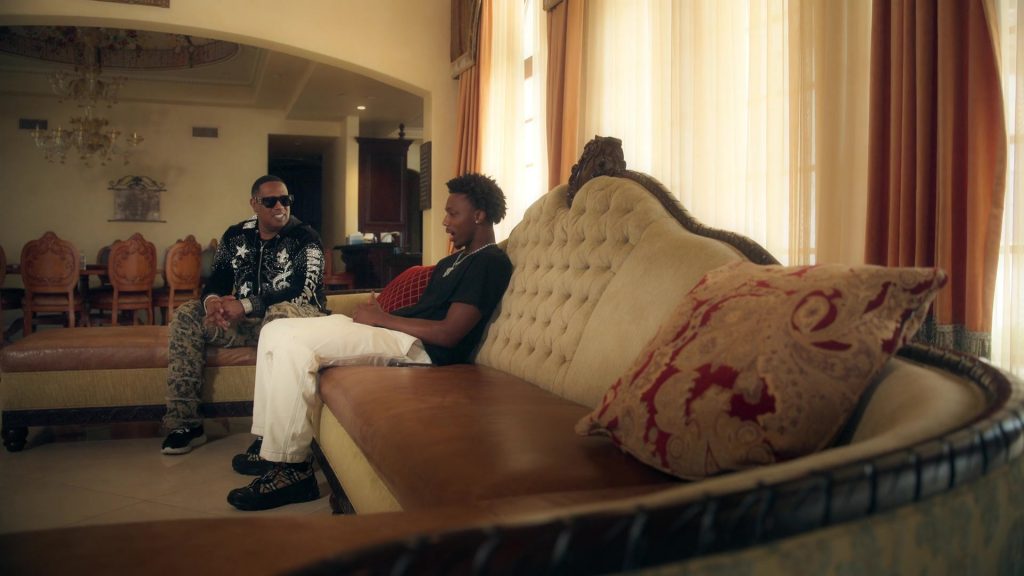 Burberry Arthur sneakers in Calabasas Confidential S01E01 “Calabasas Coded” (2026) (Image 3)