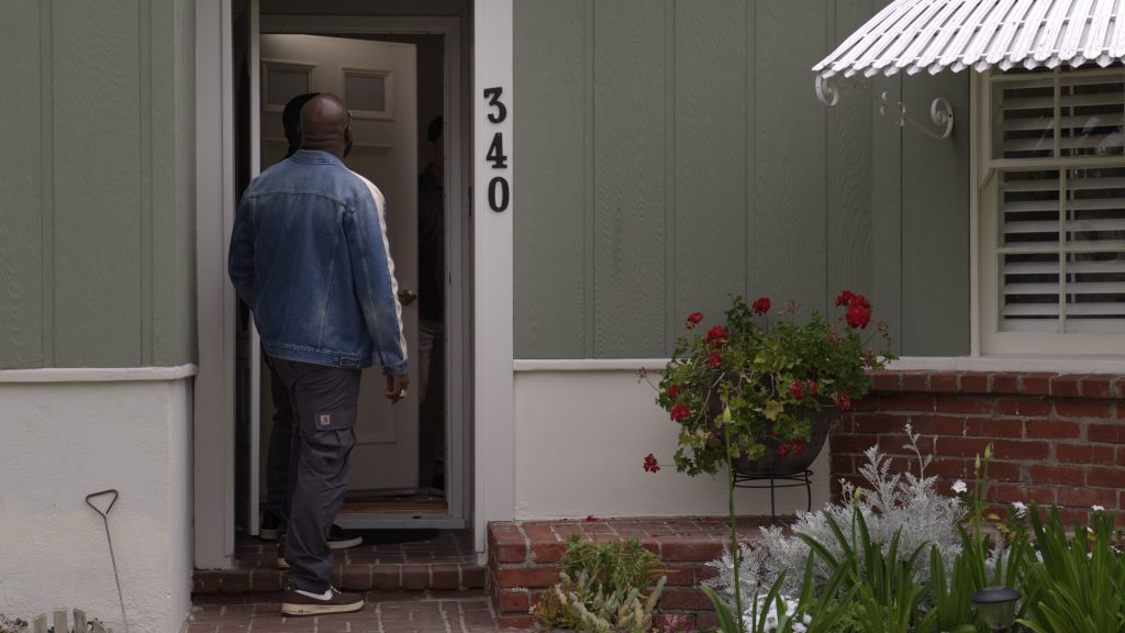 Carhartt Pants and Nike Sneakers in Bookie S02E06 “Spooning Is Not Necrophilia” (2025) (Image 2)