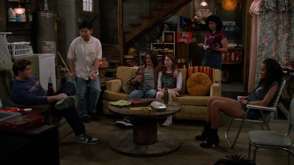 Coca-Cola, Sprite, Nike Sneakers, Nabisco Mallomars in That '90s Show S02E04 “Hold My Hand” (2024) (Image 1)