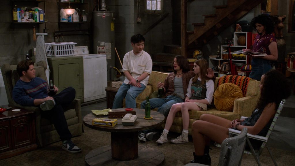 Coca-Cola, Sprite, Nike Sneakers, Nabisco Mallomars in That '90s Show S02E04 “Hold My Hand” (2024) (Image 2)