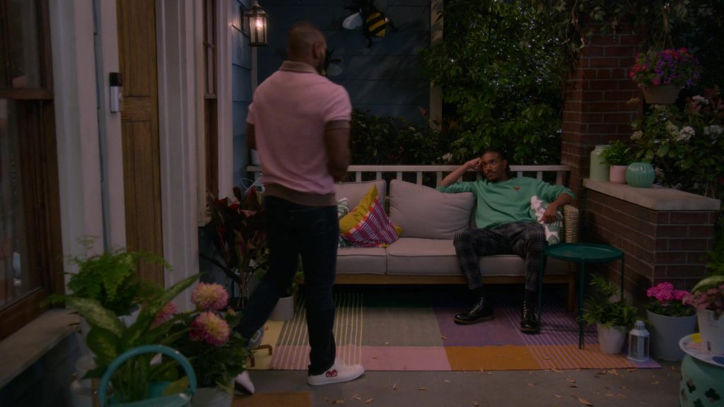 Comme des Garçons x Converse Shoes in The Upshaws S06E05 “Grifter, Grifter” (2025) (Image 1)