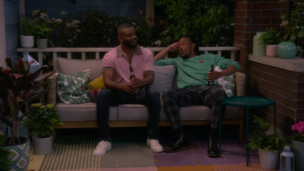 Comme des Garçons x Converse Shoes in The Upshaws S06E05 “Grifter, Grifter” (2025) (Image 5)