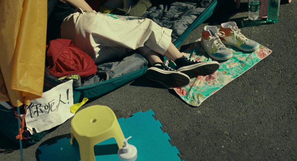 Converse And Nike in Expats S01E06 “Home” (2024) (Image 1)