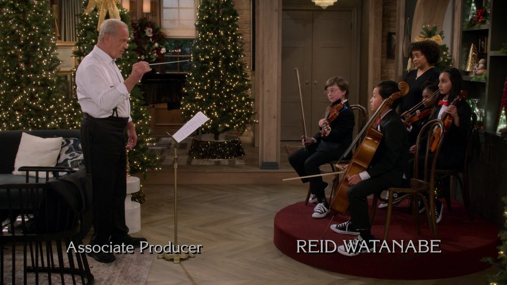 Converse Black Shoes in Frasier S01E10 “Reindeer Games” (2023) (Image 11)