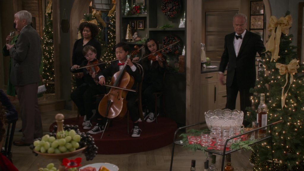 Converse Black Shoes in Frasier S01E10 “Reindeer Games” (2023) (Image 13)