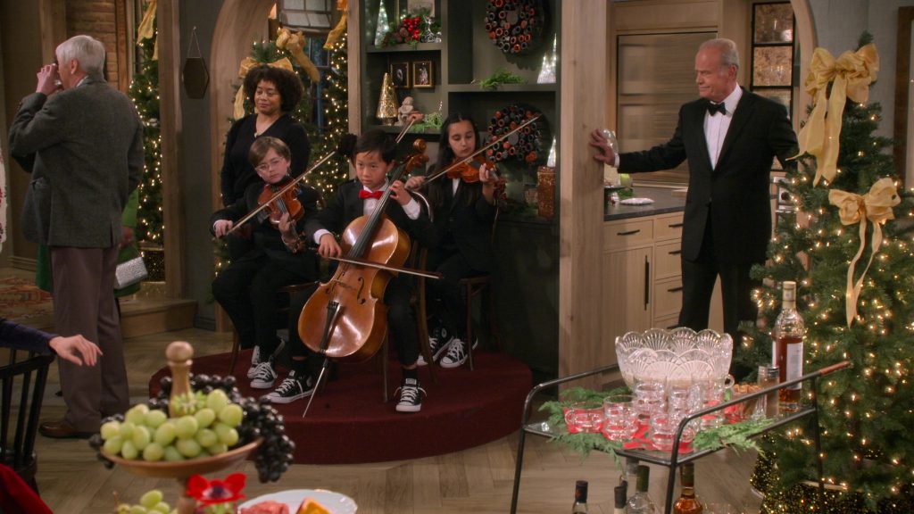 Converse Black Shoes in Frasier S01E10 “Reindeer Games” (2023) (Image 17)