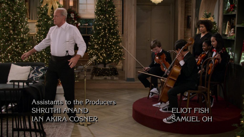 Converse Black Shoes in Frasier S01E10 “Reindeer Games” (2023) (Image 19)