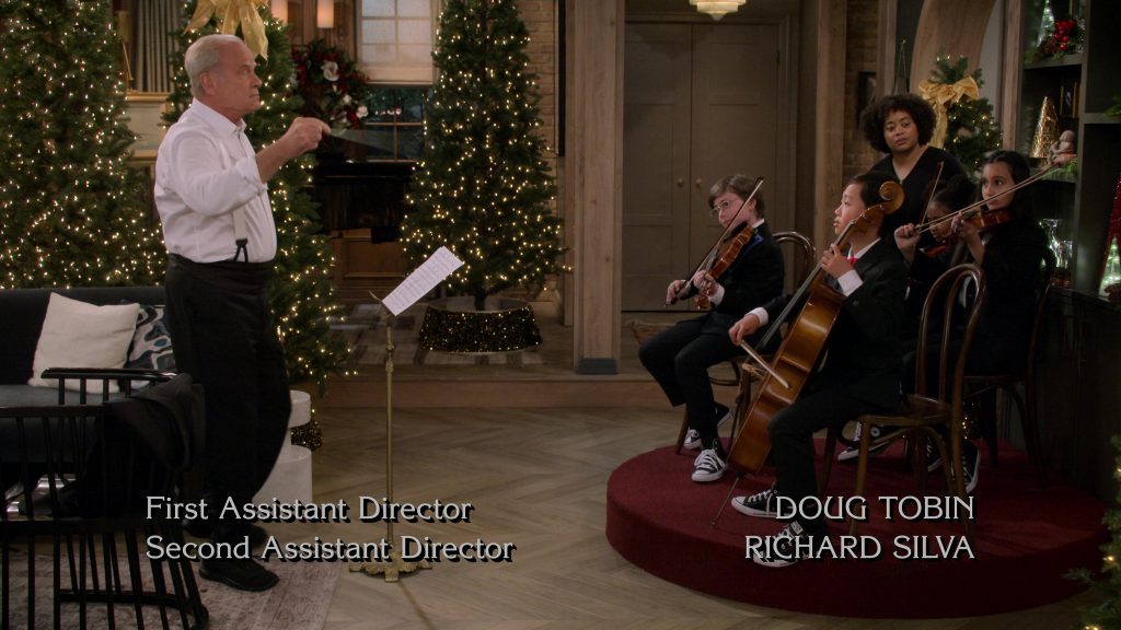 Converse Black Shoes in Frasier S01E10 “Reindeer Games” (2023) (Image 7)