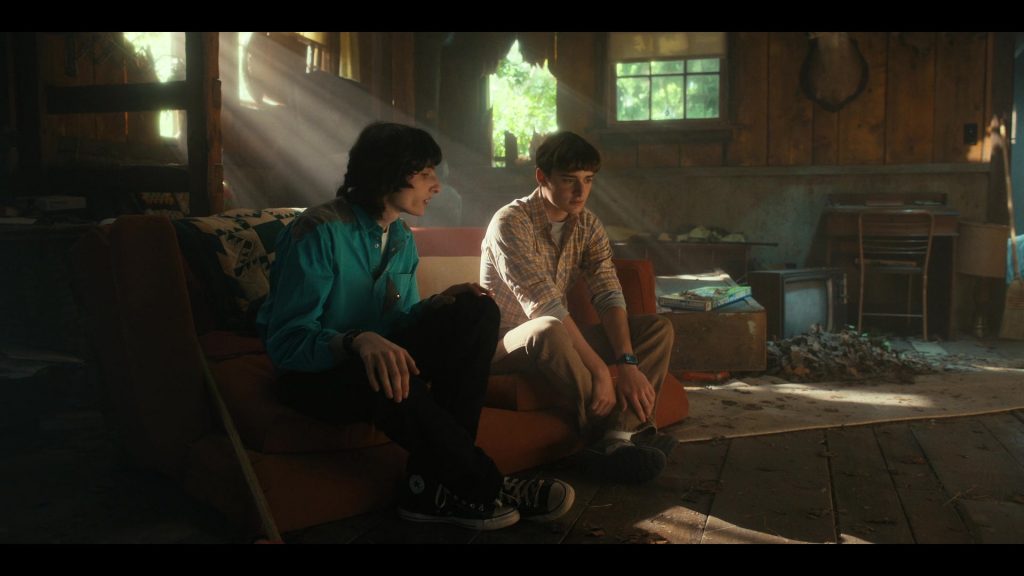 Converse Hi Shoes of Finn Wolfhard as Mike Wheeler in Stranger Things S04E09 “Chapter Nine - The Piggyback” (2022) (Image 1)