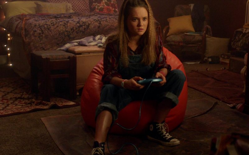 Converse HiTop Sneakers of Isabelle Allen as Sarah in Max Cloud (2020) (Image 1)