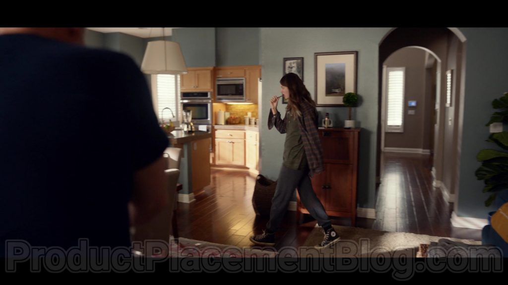 Converse High Tops Black Shoes of Diana Silvers as Erin Naird in Space Force S01E04 “Lunar Habitat” (2020) (Image 1)