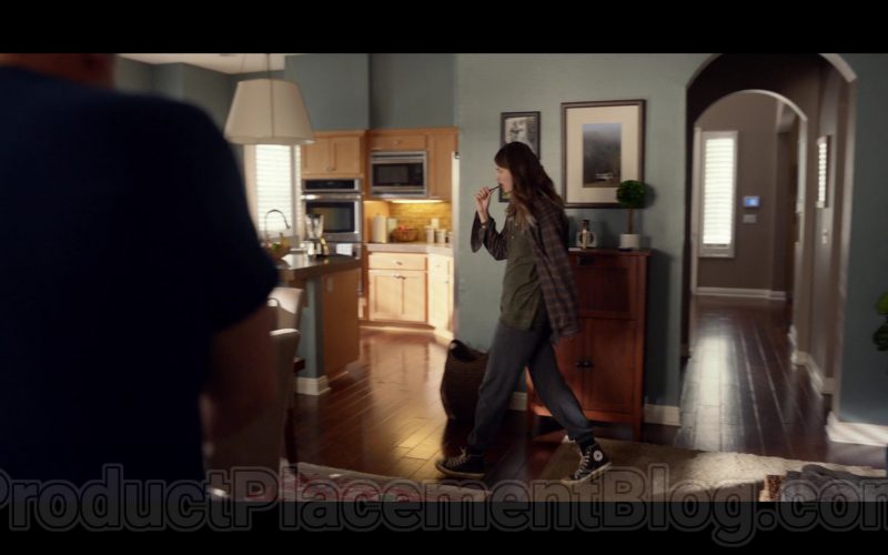Converse High Tops Black Shoes of Diana Silvers as Erin Naird in Space Force S01E04 “Lunar Habitat” (2020) (Image 1)